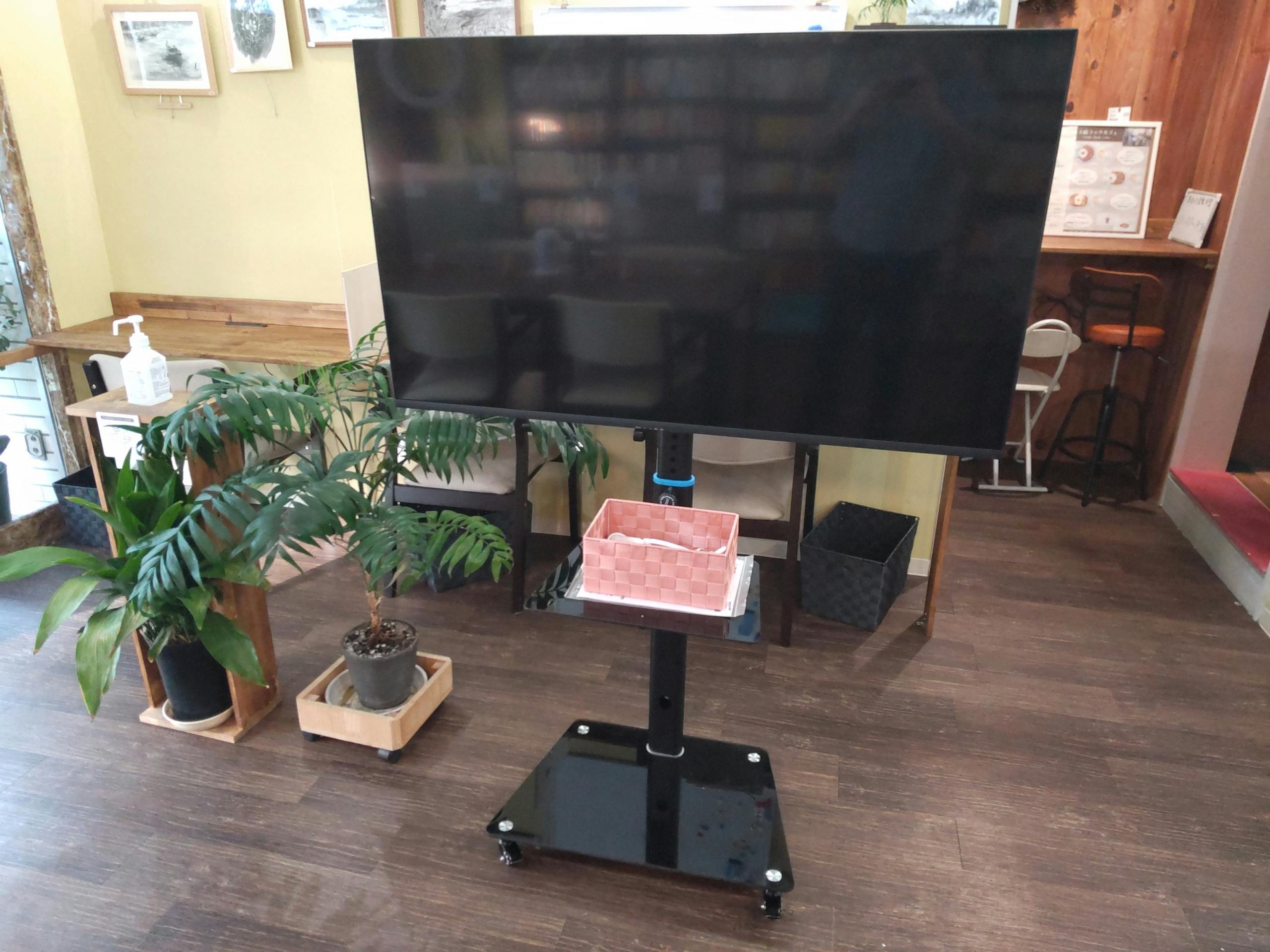 モニター(50インチ)を導入しました。 接続端子:HDMI、USB Type-C、Mini DisplayPort