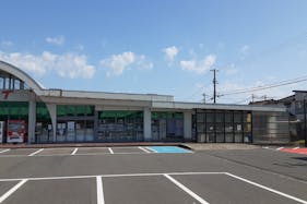 【ウオエイ小中川店】プロモーションや食物販に最適な視認性の高い屋外のスペース