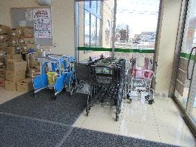 【JAファーマーズ野田宿店】食物販やプロモーションに利用可能な風除室スペース(北側)