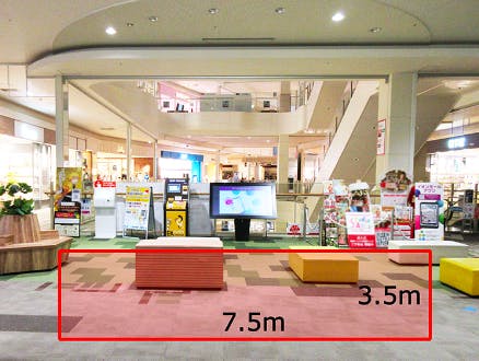 【イオンモール神戸北】2Fイオン前ブリッジ　※ベンチ移動要の画像