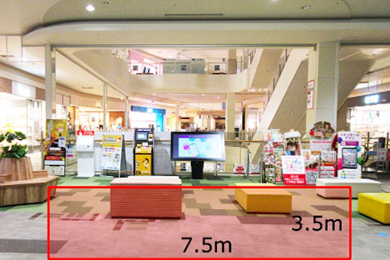 【イオンモール神戸北】2Fイオン前ブリッジ ※ベンチ移動要の画像1