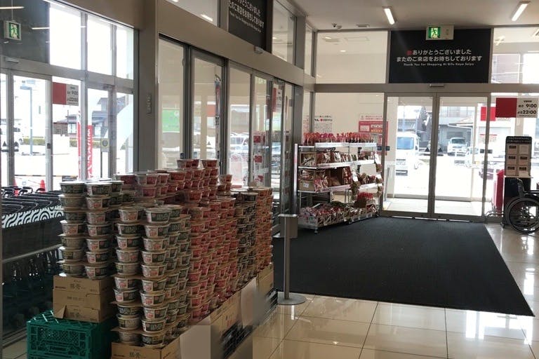 【西友 岐阜華陽店】入口横右手 プロモーション用途や物販、食物販のポップアップストアに最適なスーパー店内催事イベントスペースの画像2