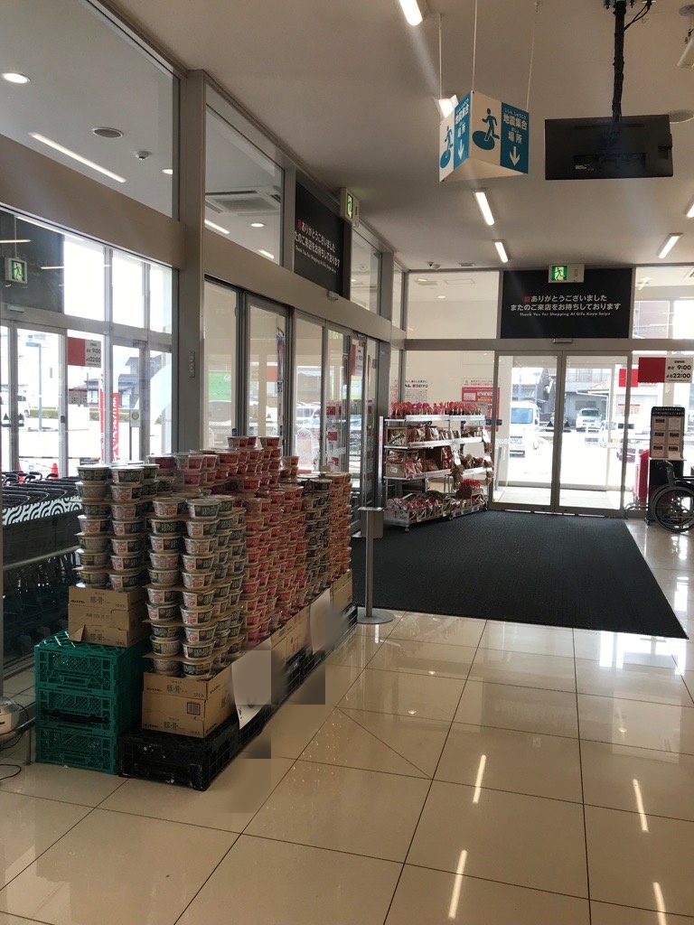 【西友　岐阜華陽店】入口横右手　プロモーション用途や物販、食物販のポップアップストアに最適なスーパー店内催事イベントスペース