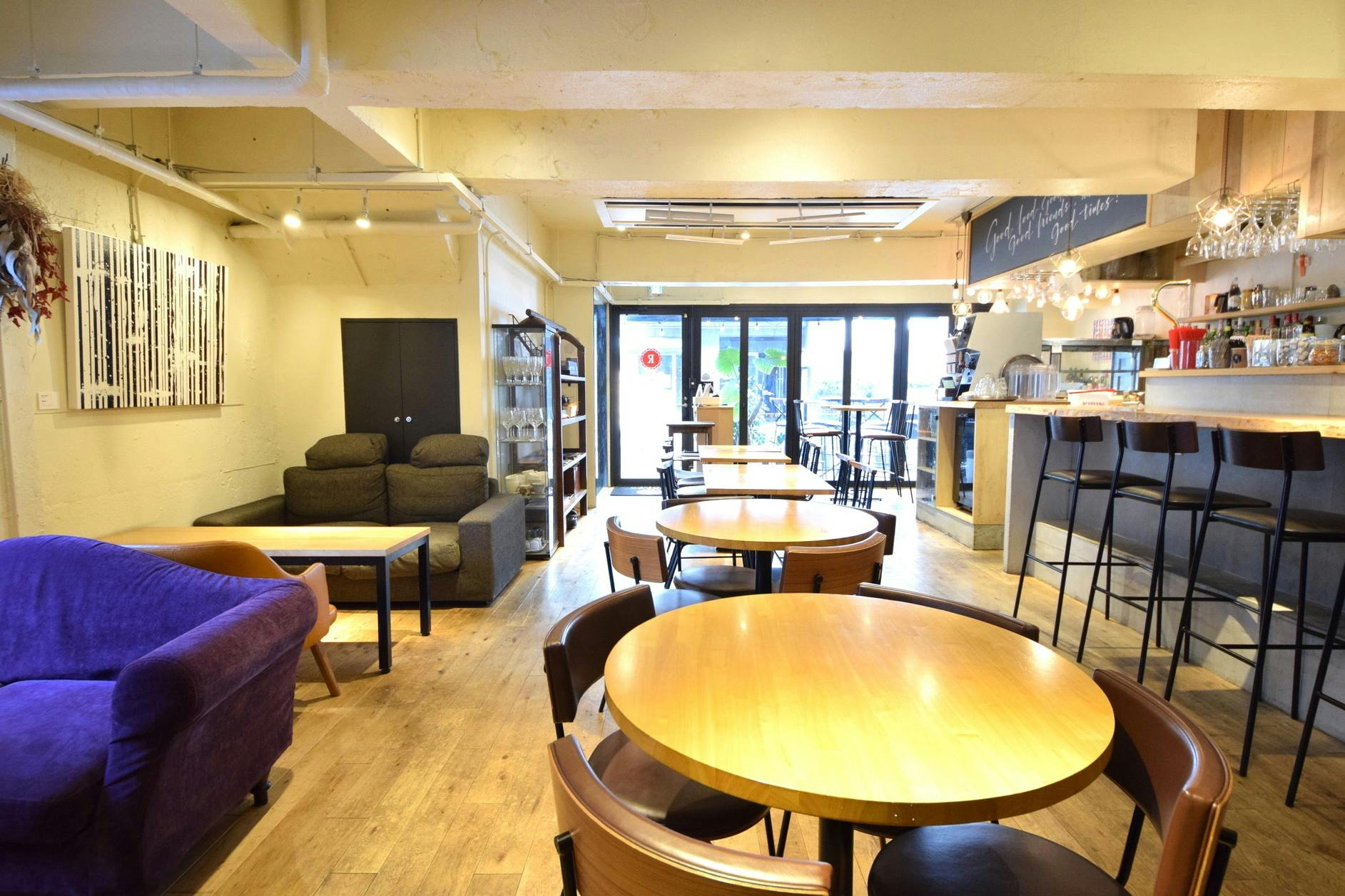 【表参道駅6分】 動画やスチール撮影に最適なレンガ壁の外観が特徴的な路面レンタルスペース