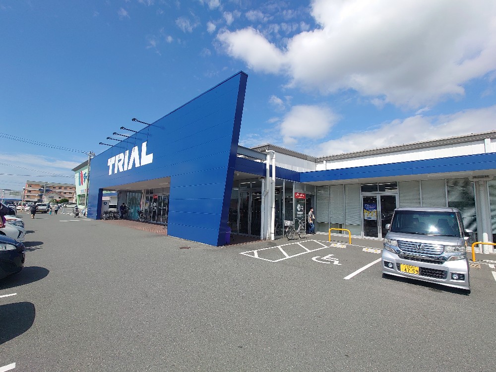 【スーパーセンタートライアル防府店】【ポーチ前：右側（L）】食物販の出店が可能なトライアルマルシェ（キッチンカー/テント・スペース）