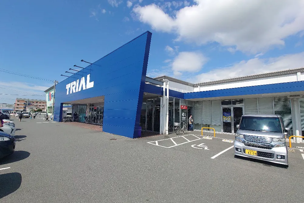 【スーパーセンタートライアル防府店】【ポーチ前:右側(L)】トライアルマルシェ(キッチンカー/テント)
