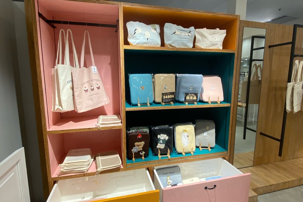 備え付けの什器になります