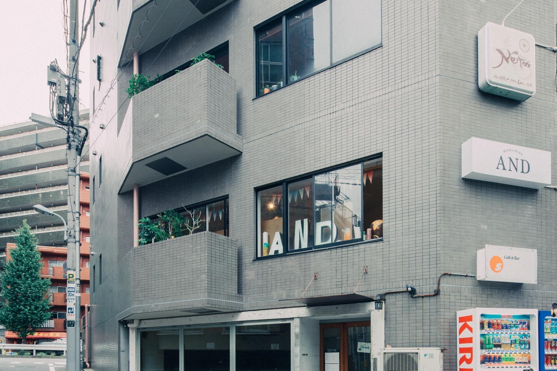 【中目黒駅3分】展示・プロモーションに適した白が基調ナチュラルテイスト美容院内レンタルスペース