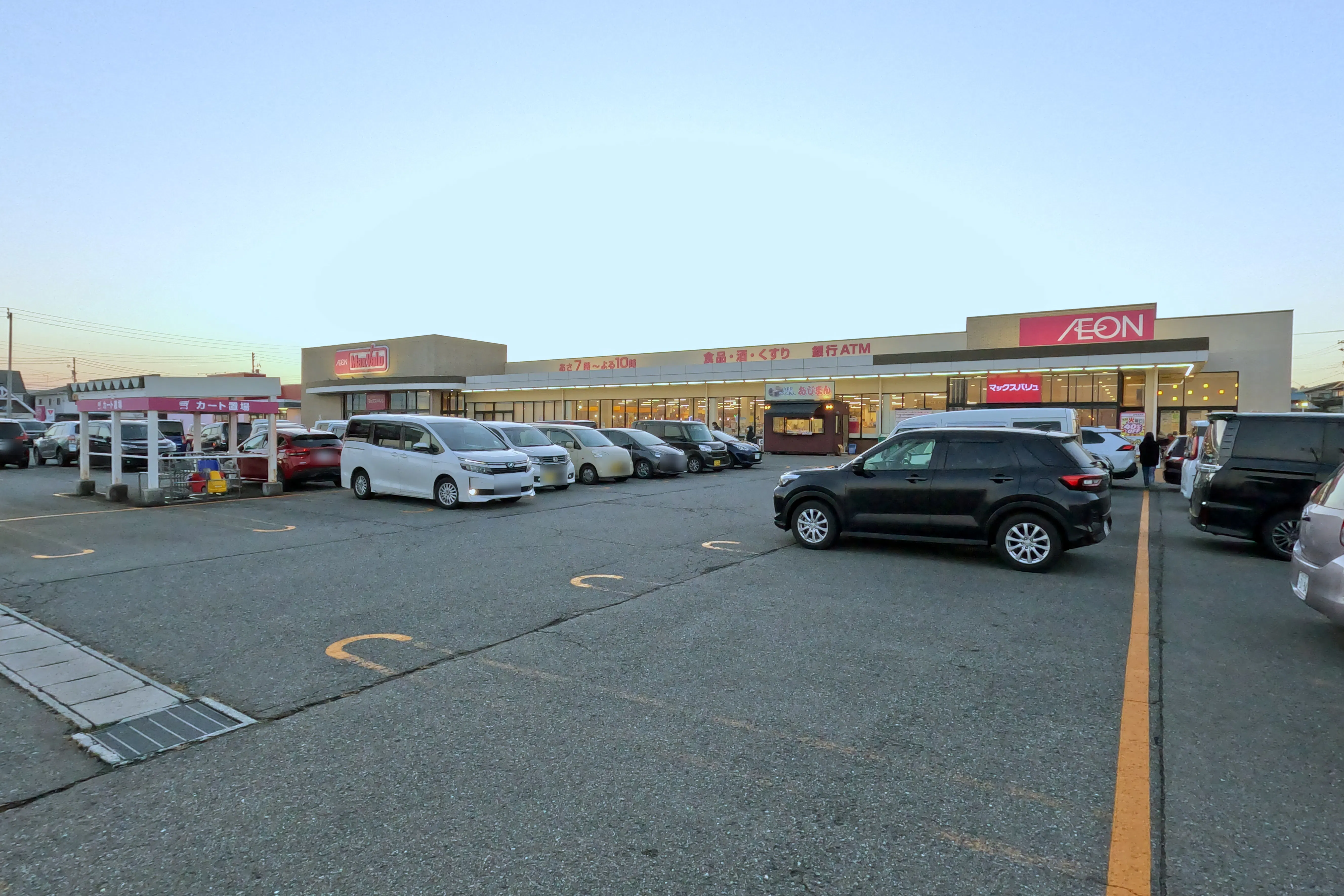 【マックスバリュ寒河江中央店】各種プロモーションイベントに最適な店内入口付近にあるイベントスペース