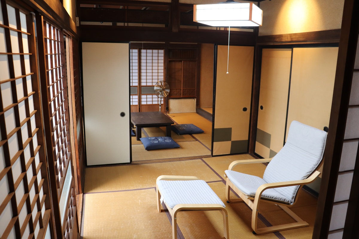 8畳と6畳の古民家風スペース