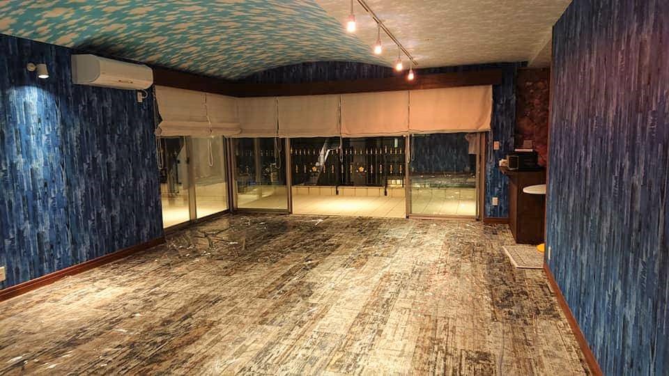 お洒落なアクセントクロスが特徴的なスペースです。