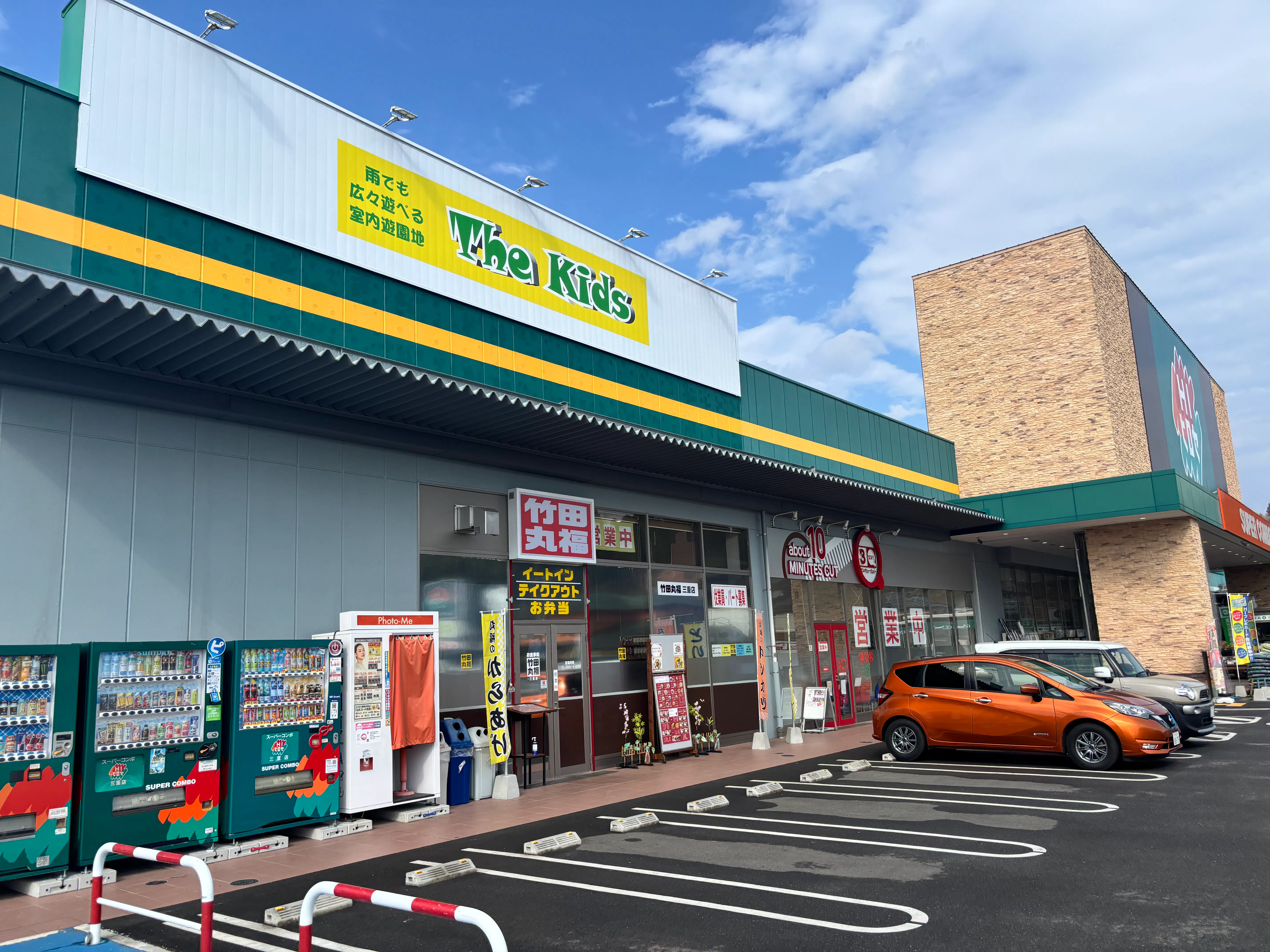 【HIヒロセスーパーコンボ三重店】プロモーションイベントに最適なホームセンターの入口レジ付近スペース