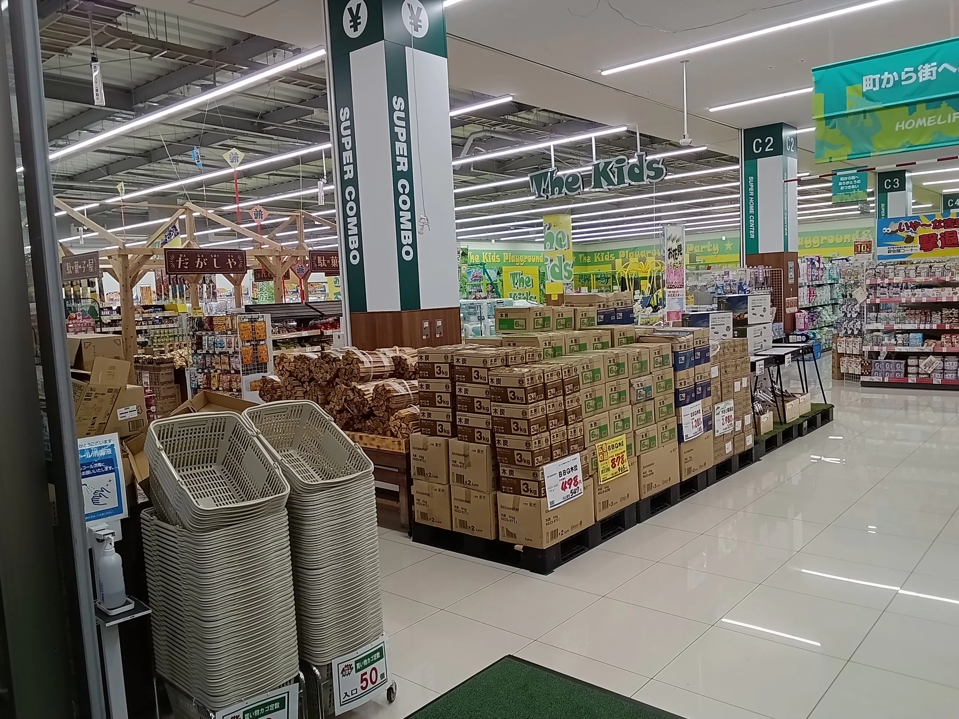 【HIヒロセスーパーコンボ三重店】プロモーションイベントに最適なホームセンターの入口レジ付近スペース