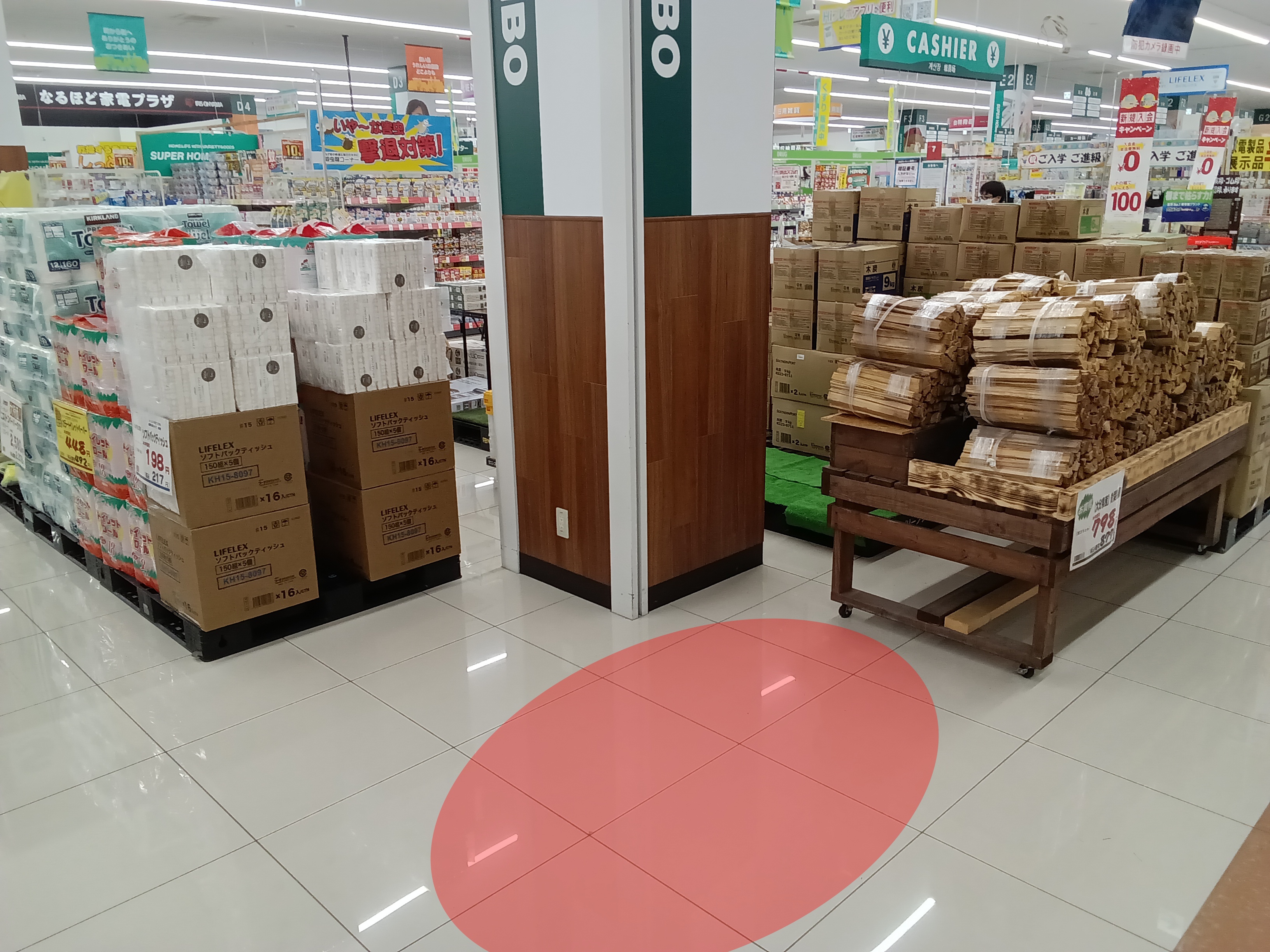 【HIヒロセスーパーコンボ三重店】プロモーションイベントに最適なホームセンターの入口レジ付近スペース