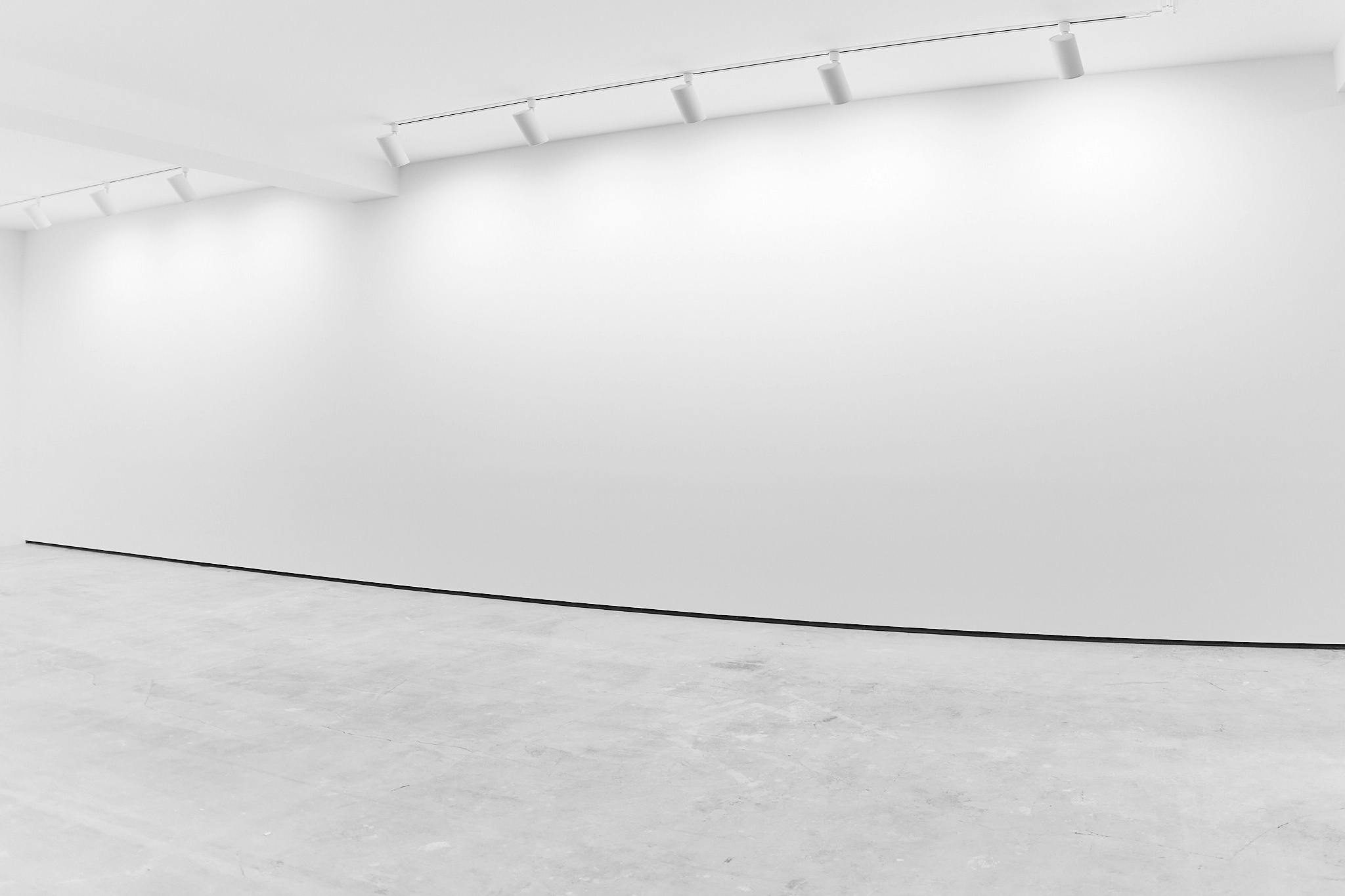 【表参道駅8分 /明治神宮前駅4分】数々の有名な人気ショップが立ち並ぶキャットストリート沿いの路面スペースです。搬入搬出もしやすく「個展」「展示会、ポップアップストア」等に最適