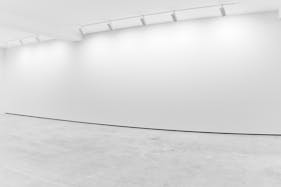 【表参道駅8分 /明治神宮前駅4分】数々の有名な人気ショップが立ち並ぶキャットストリート沿いの路面スペースです。搬入搬出もしやすく「個展」「展示会、ポップアップストア」等に最適