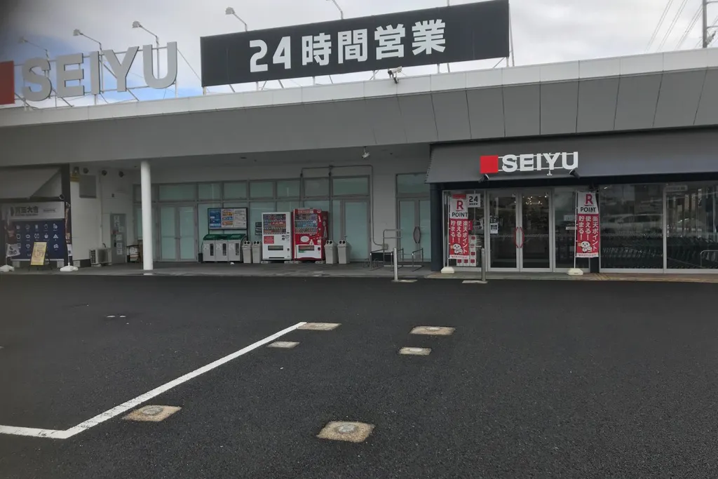 【西友 松河戸店】店頭南側入口付近 (駐車場) キッチンカー・コーヒーテイクアウトや、たいやき・焼き鳥・クレープ など販売におすすめな屋外催事イベントスペース