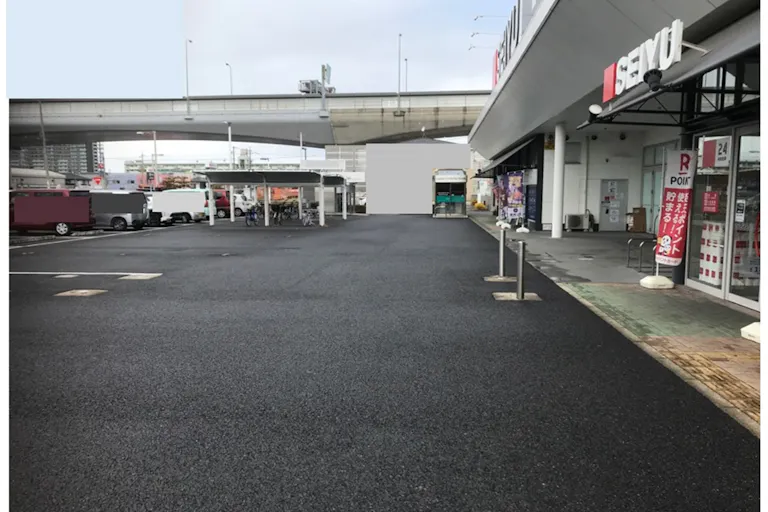 【西友 松河戸店】店頭南側入口付近 (駐車場) キッチンカー・コーヒーテイクアウトや、たいやき・焼き鳥・クレープ など販売におすすめな屋外催事イベントスペースの画像2