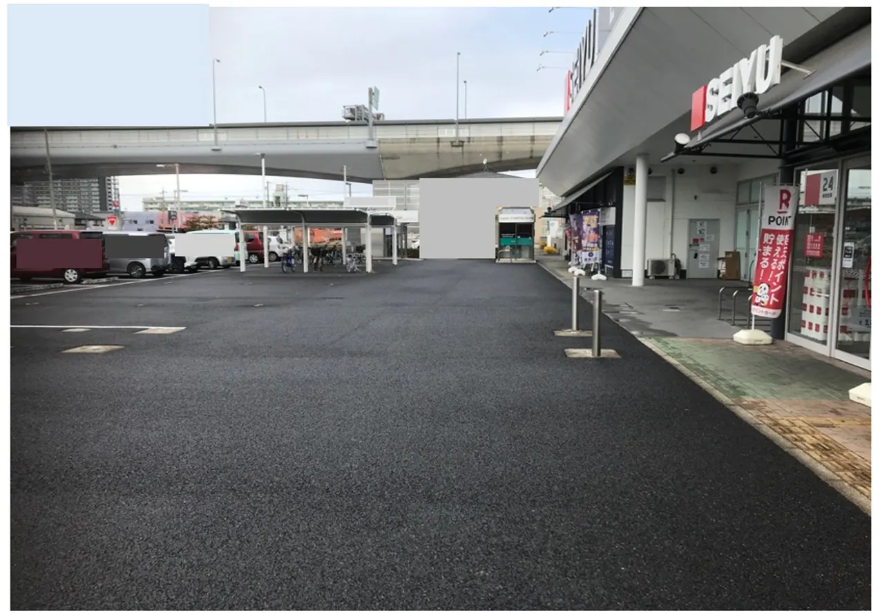 【西友 松河戸店】店頭南側入口付近 (駐車場) キッチンカー・コーヒーテイクアウトや、たいやき・焼き鳥・クレープ など販売におすすめな屋外催事イベントスペース