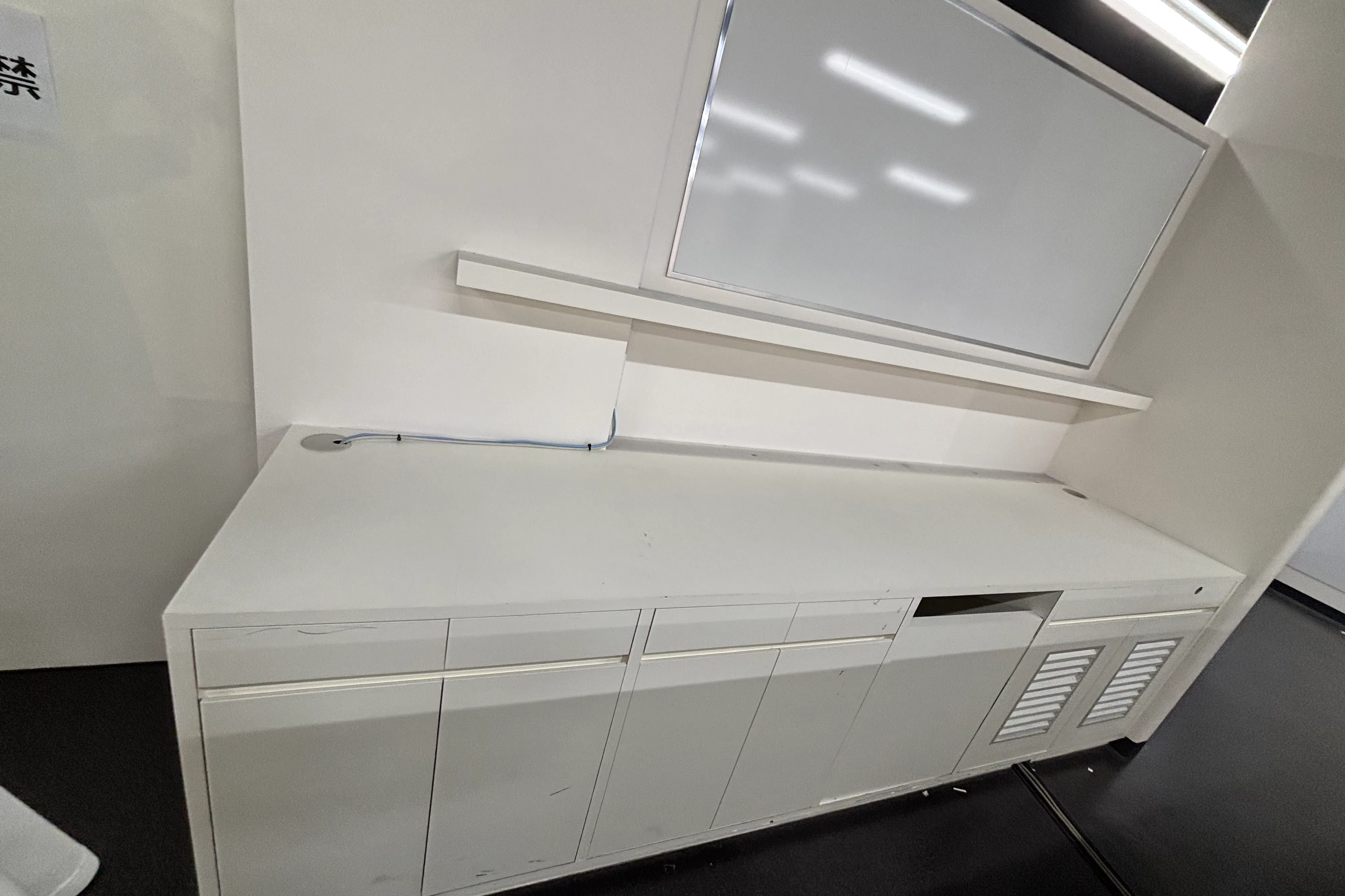 【秋葉原駅4分】展示会やポップアップストアなどの販売会に適した好立地な什器完備のイベントスペース