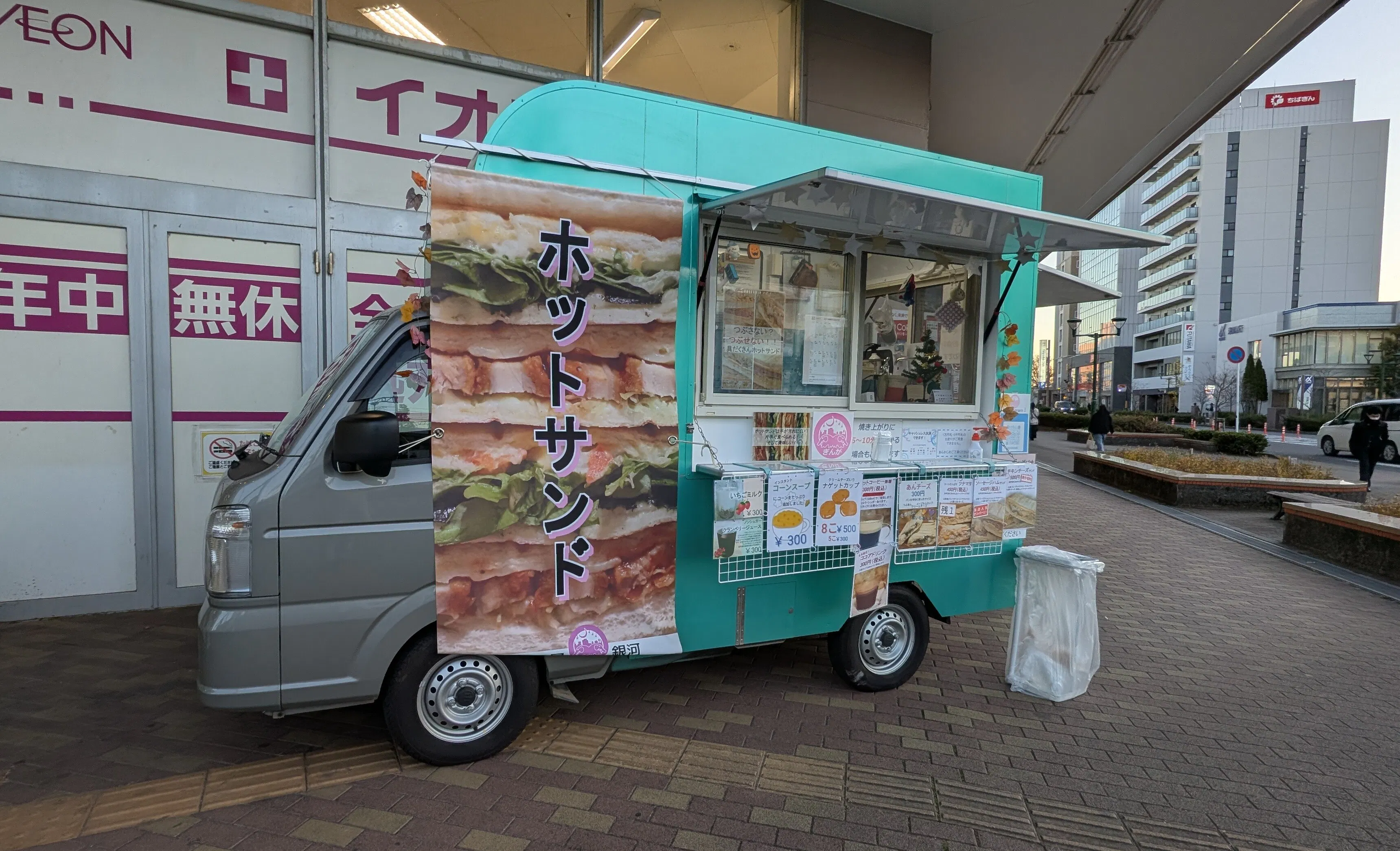 【イオン鎌ヶ谷ショッピングセンター】キッチンカーでの出店に最適なショッピングセンター出入口付近にある屋外スペース①