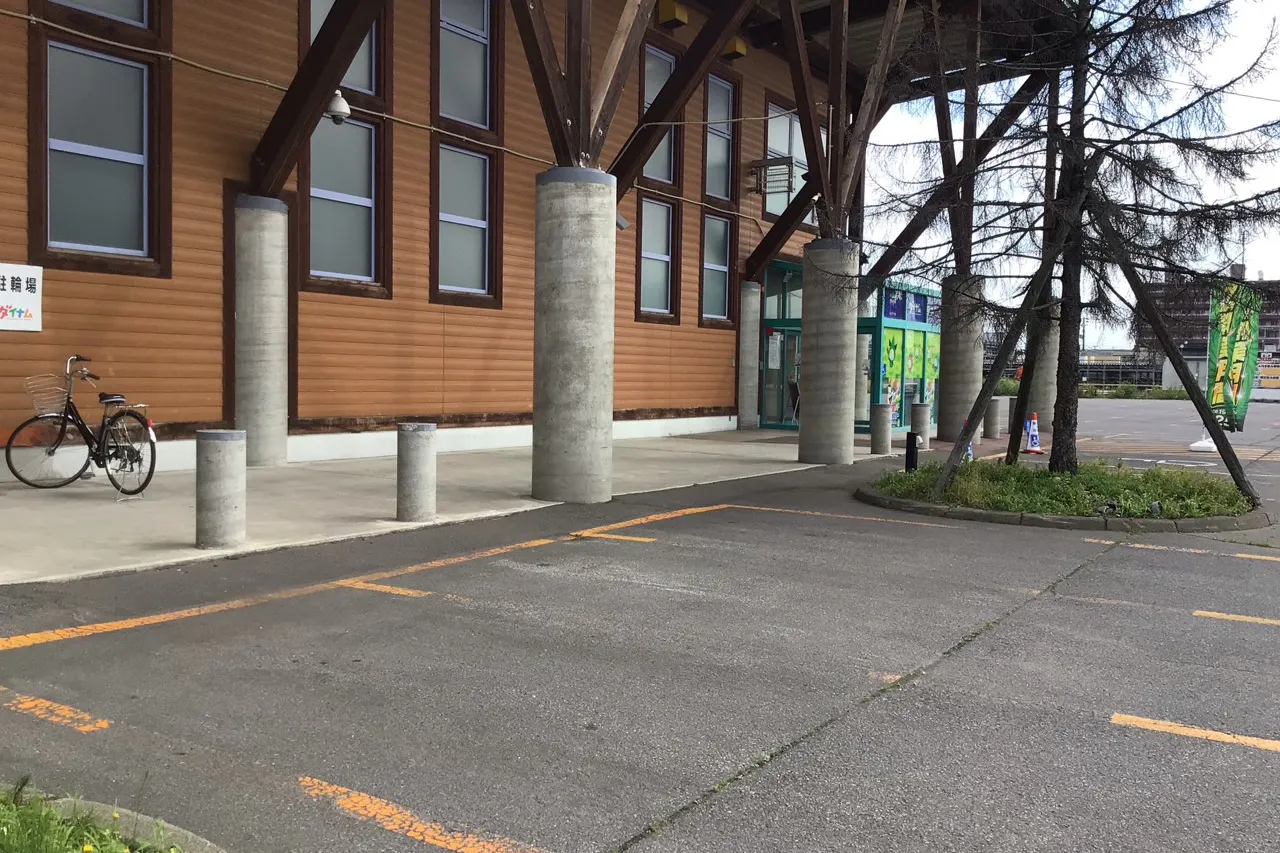 【ダイナム旭川近文店ゆったり館】キッチンカーやプロモーションに最適なアミューズメント施設のイベントスペース(駐車場)