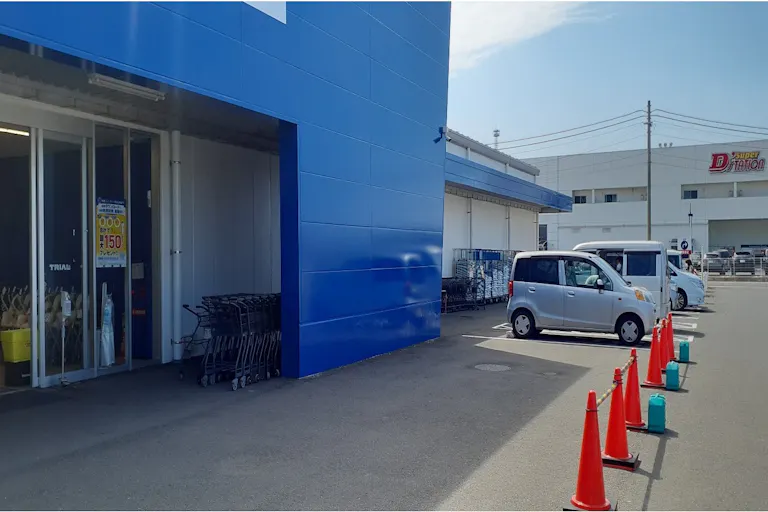 【スーパーセンタートライアル諫早店】【ポーチ前:右側(L)】食物販(キッチンカー/テント)やPR活動の出店が可能なイベントスペースの画像2