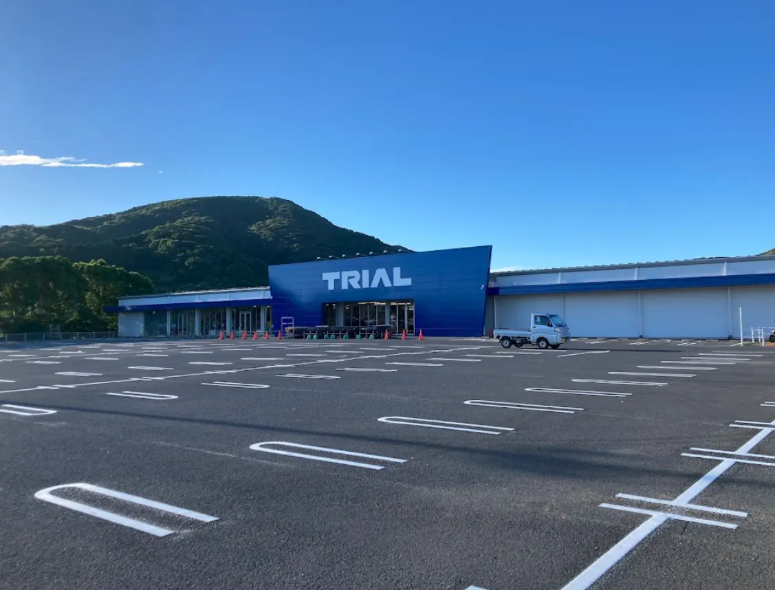 【スーパーセンタートライアル諫早店】ポーチ前右側 キッチンカー/テント/プロモ(ウォーターサーバー利用不可)