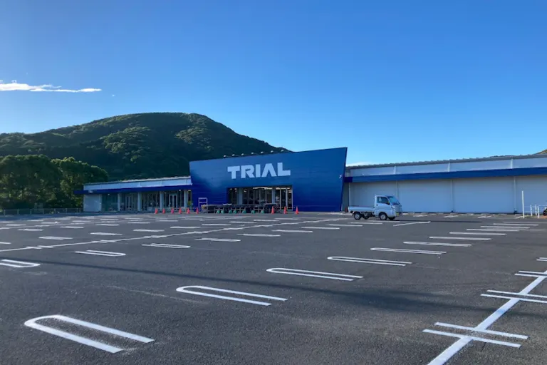 【スーパーセンタートライアル諫早店】ポーチ前右側 キッチンカー/テント/プロモ(ウォーターサーバー利用不可)の画像1