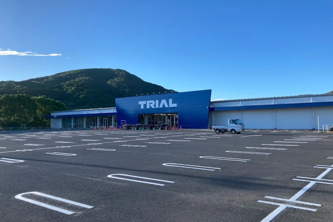 【スーパーセンタートライアル諫早店】ポーチ前右側 キッチンカー/テント/プロモ(ウォーターサーバー利用不可)
