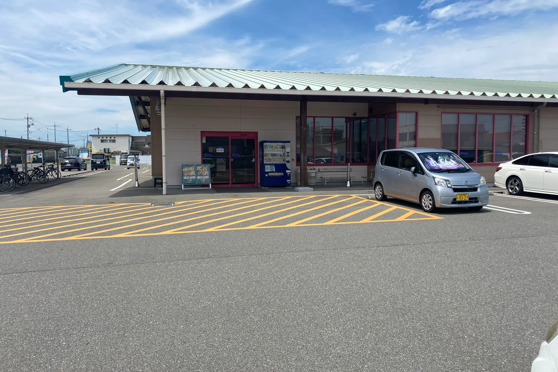 【ダイナム山口宇部港町店ゆったり館】キッチンカーやプロモーションに最適なアミューズメント施設のイベントスペース