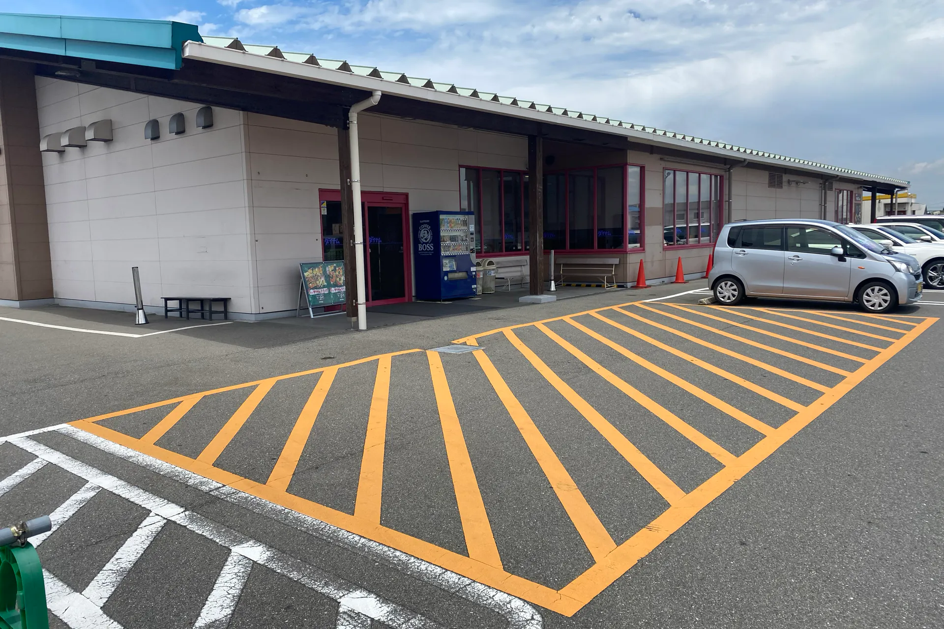 【ダイナム山口宇部港町店ゆったり館】キッチンカーやプロモーションに最適なアミューズメント施設のイベントスペース