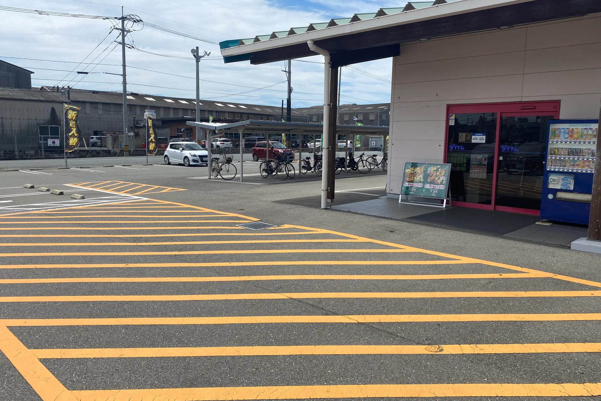 【ダイナム山口宇部港町店ゆったり館】キッチンカーやプロモーションに最適なアミューズメント施設のイベントスペース