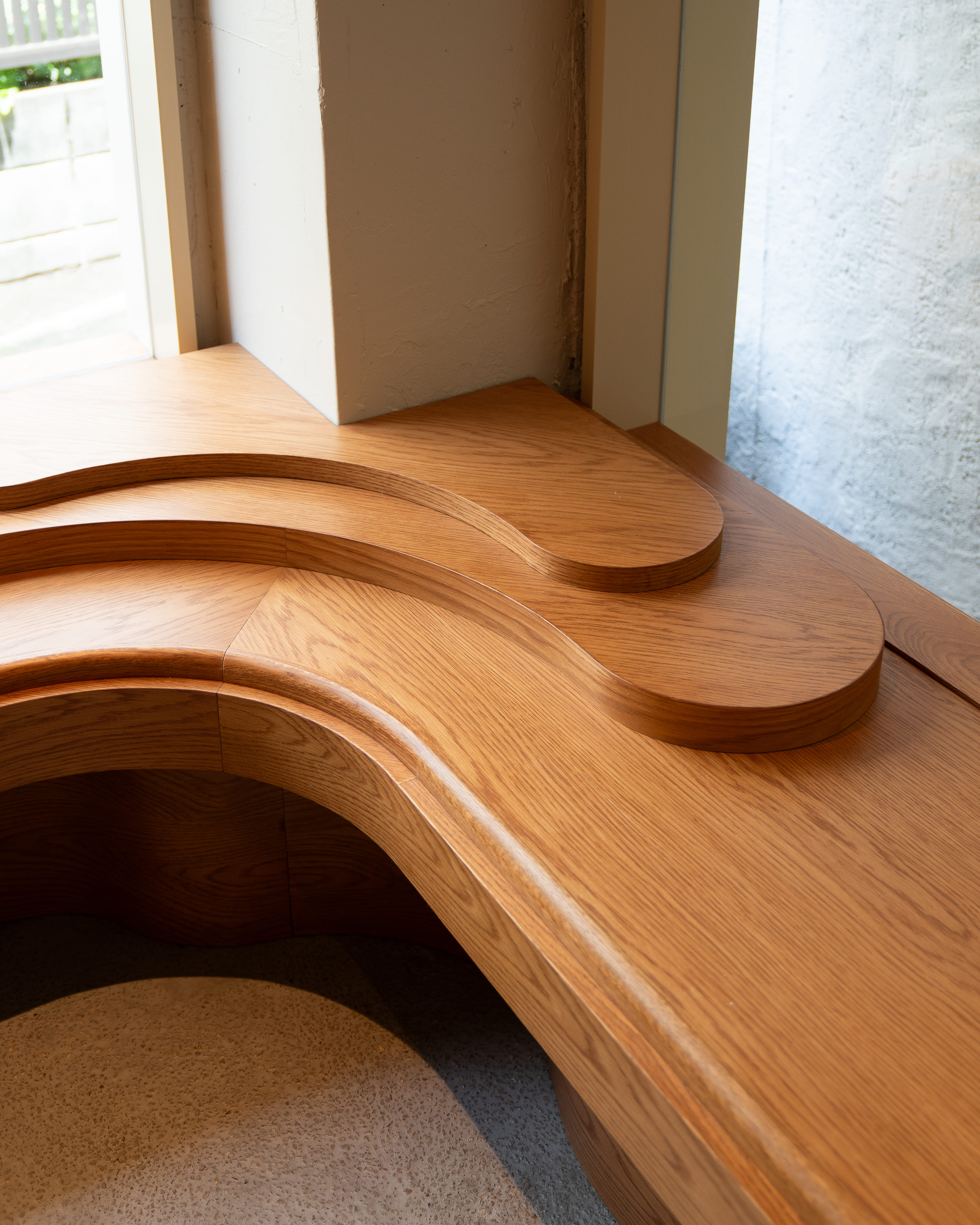 1階にカジュアルバーを併設