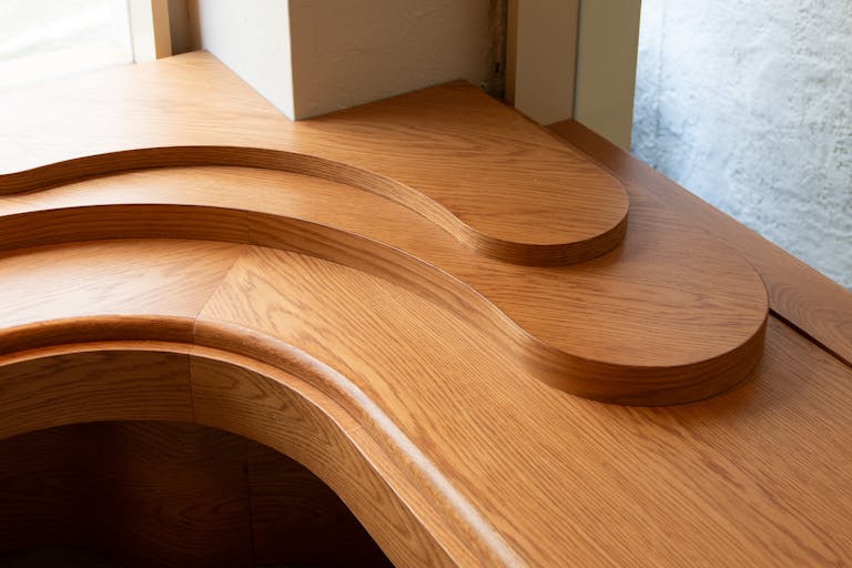 1階にカジュアルバーを併設