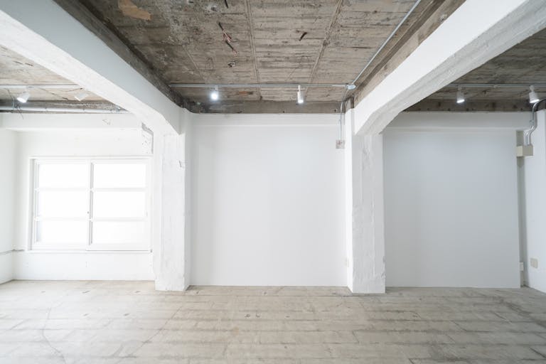 白を基調とした広々とした38㎡のフロア