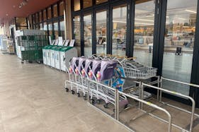 【フレスタ中筋店】プロモーションイベントに利用可能な軒下スペース