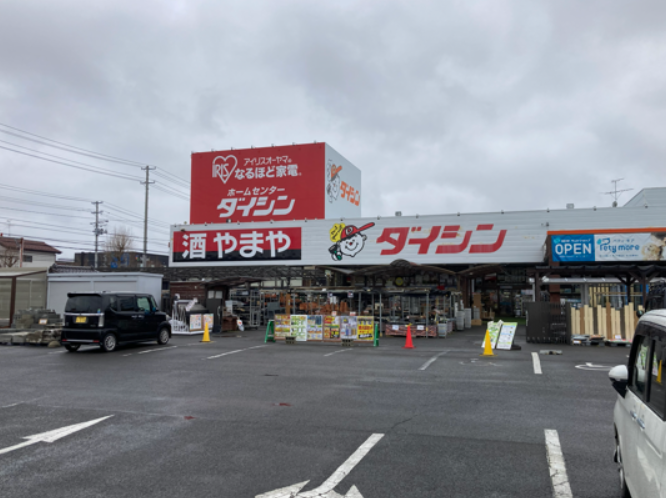 【ダイシン柳生店】店内出入口の屋外軒下　キッチンカーの出店やテント形式のイベント実施に最適な屋外の催事イベントスペース