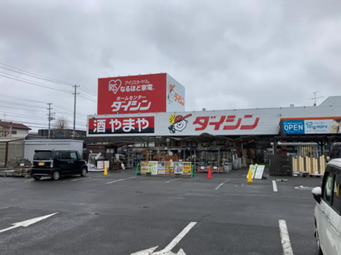 【ダイシン柳生店】店内出入口の屋外軒下　キッチンカーの出店やテント形式のイベント実施に最適な屋外の催事イベントスペース