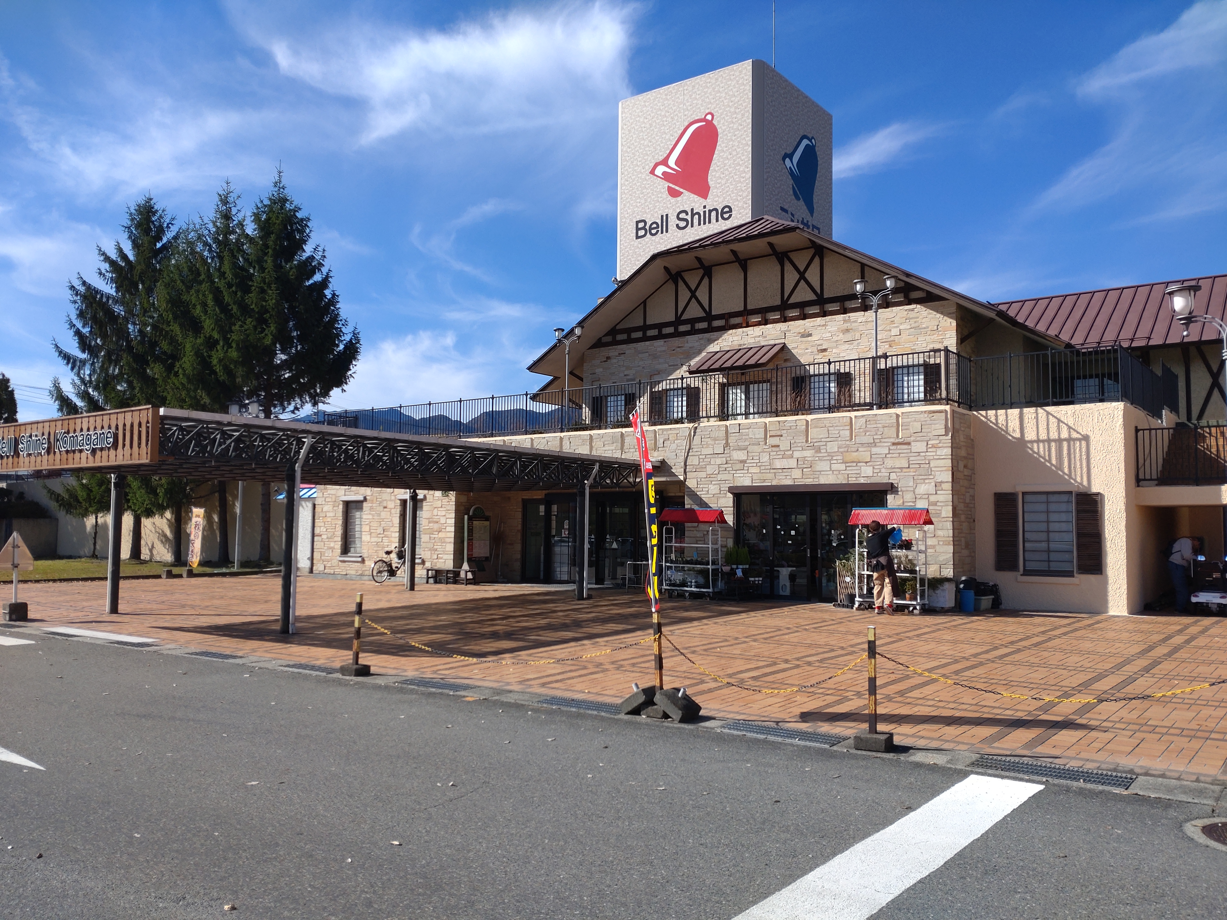 【ベルシャイン駒ヶ根店】プロモーション催事に最適な店舗前屋外スペース