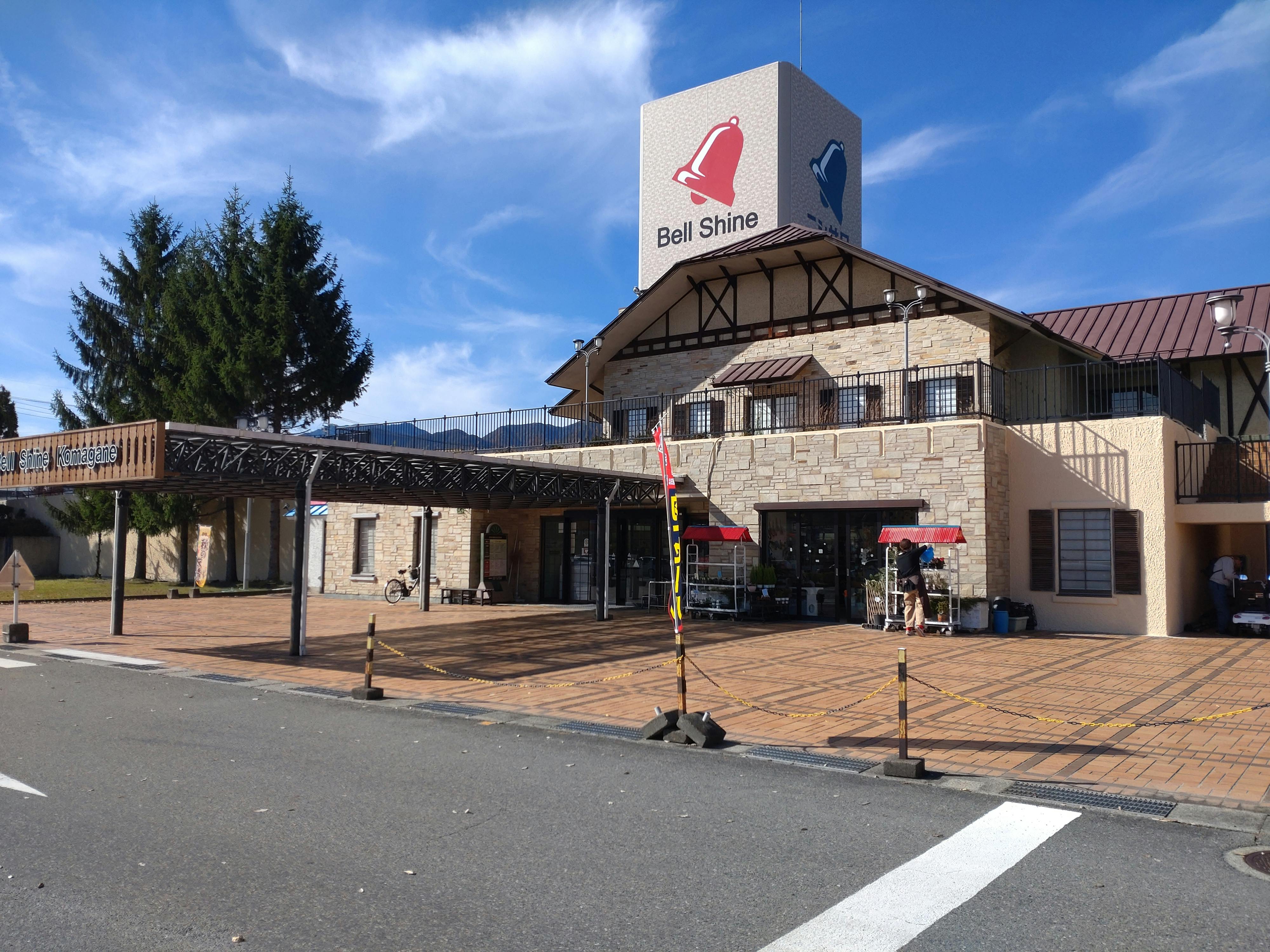 【ベルシャイン駒ヶ根店】プロモーション催事に最適な店舗前屋外スペースの画像