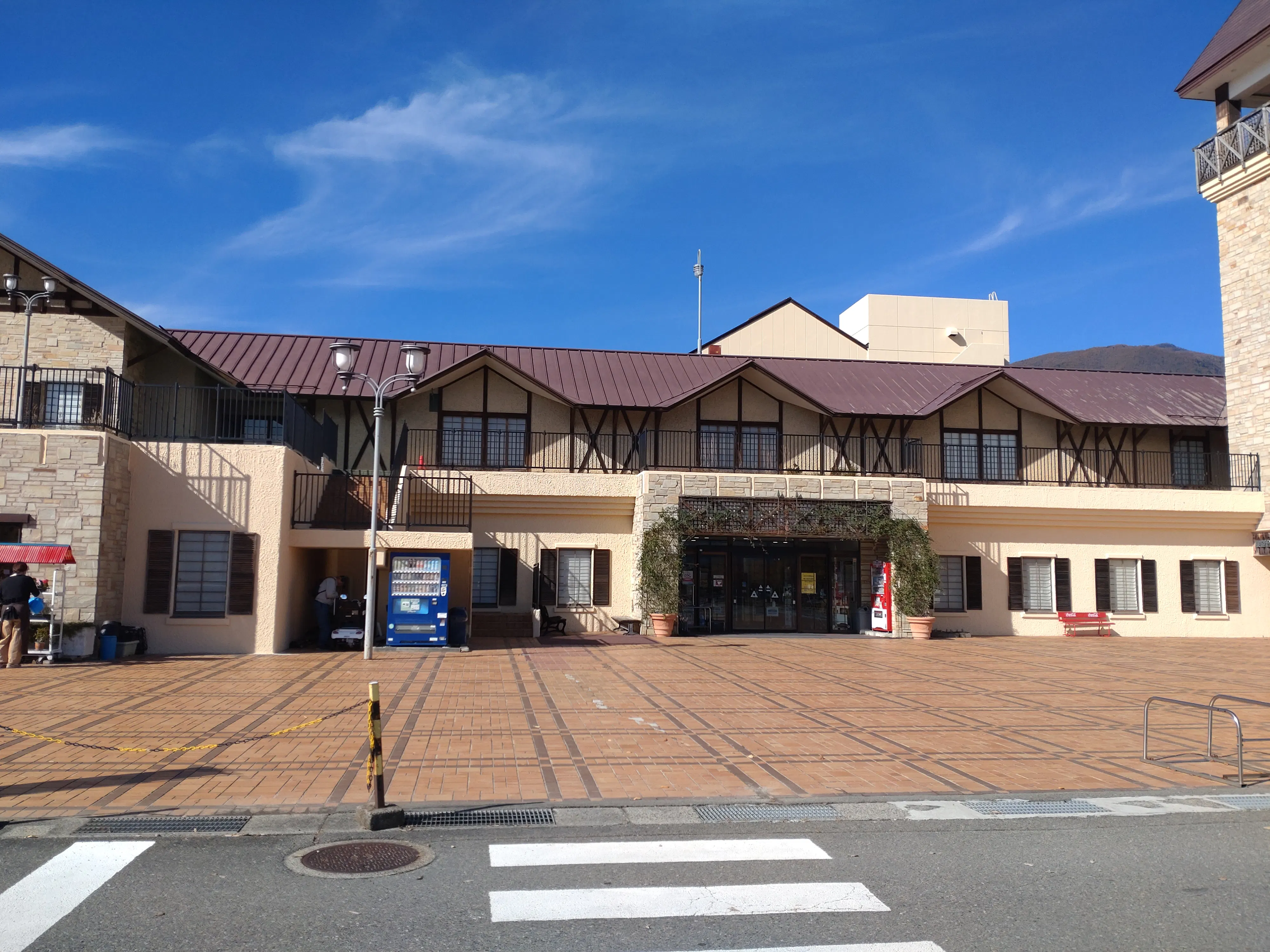 【ベルシャイン駒ヶ根店】プロモーション催事に最適な店舗前屋外スペース