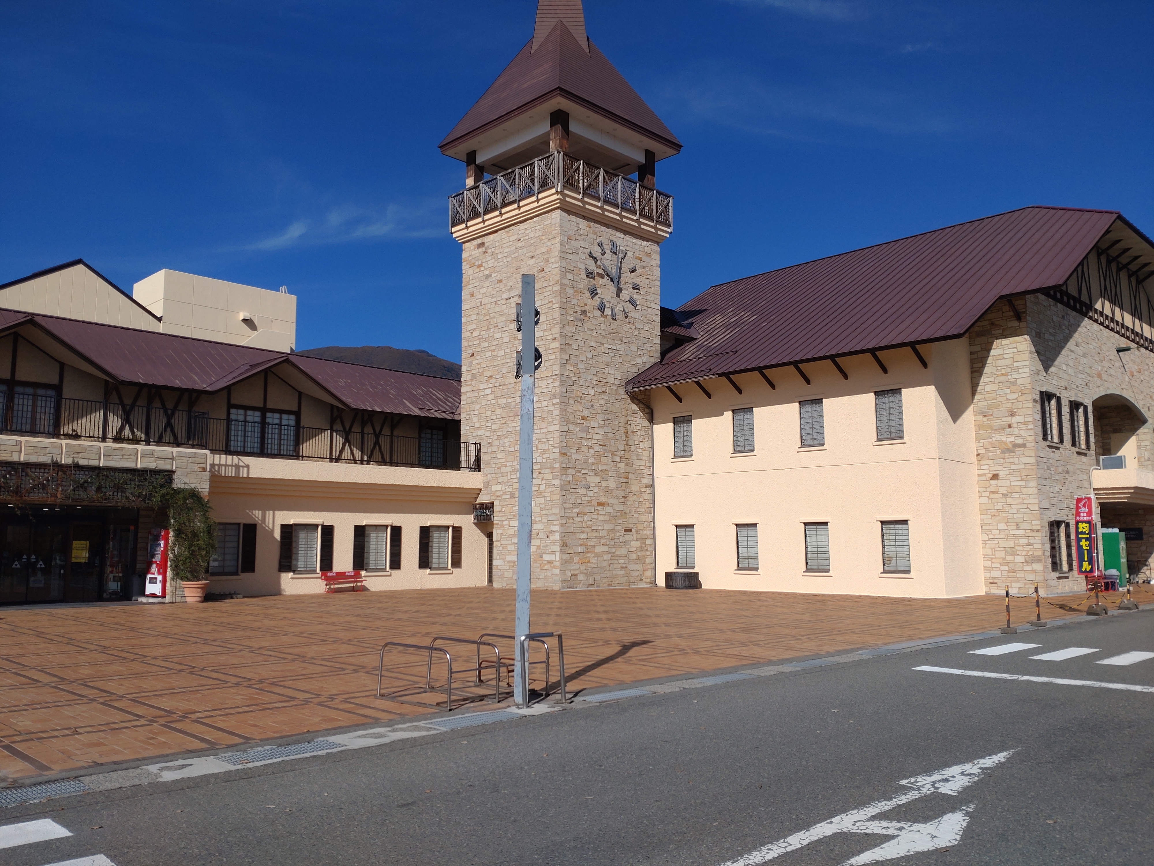 【ベルシャイン駒ヶ根店】プロモーション催事に最適な店舗前屋外スペース