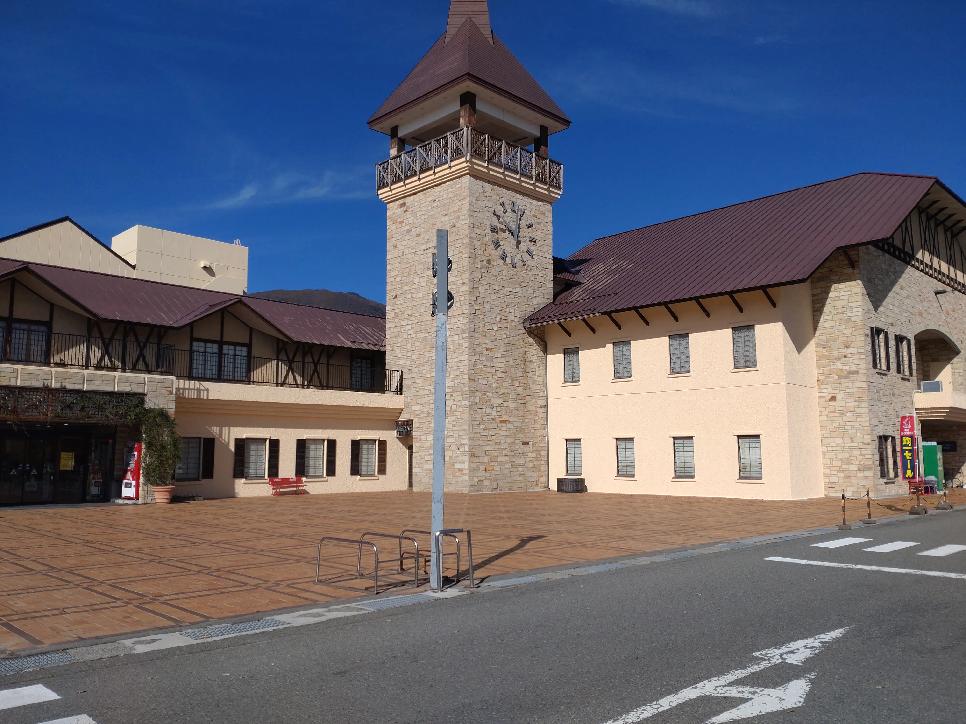 【ベルシャイン駒ヶ根店】プロモーション催事に最適な店舗前屋外スペース