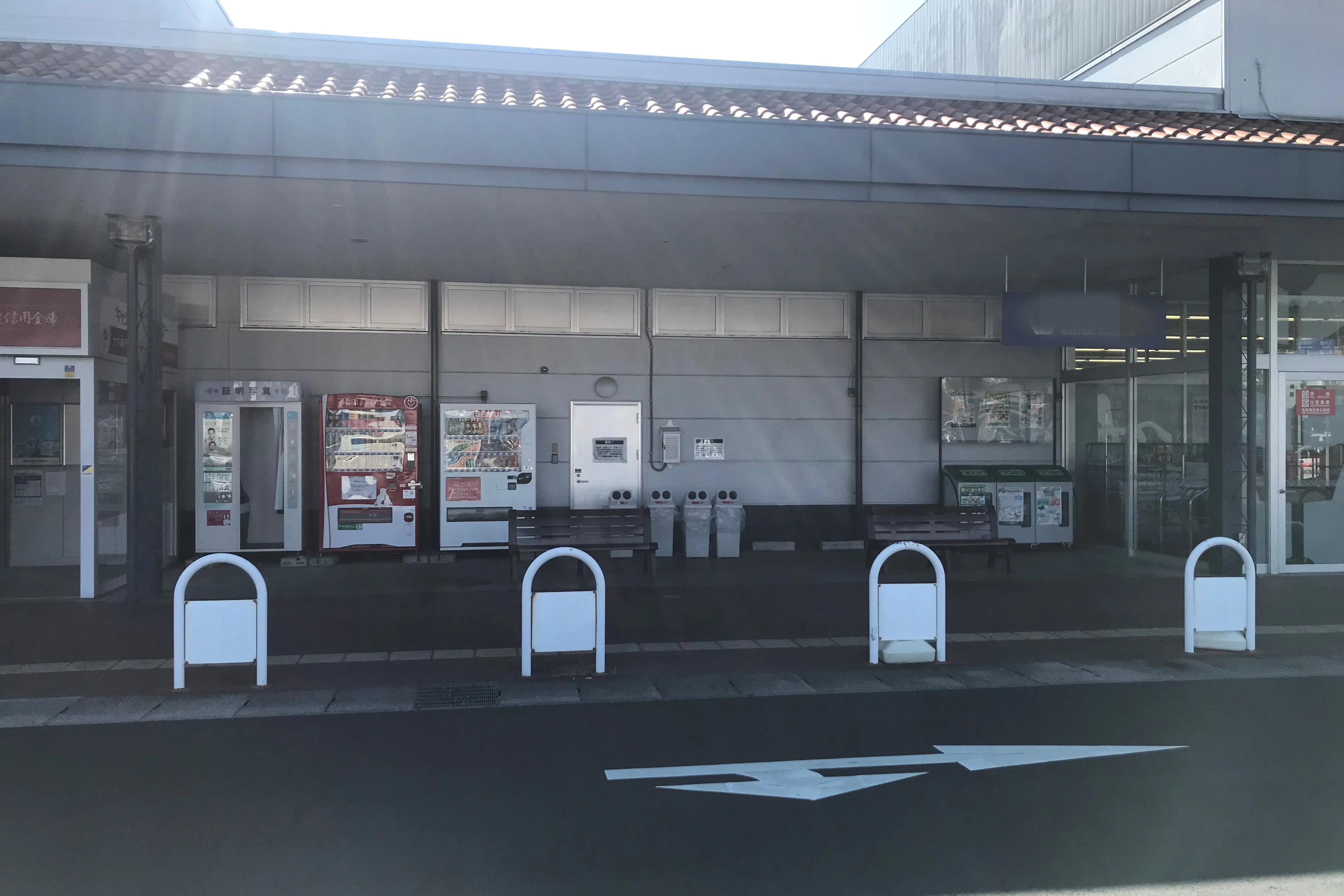 【西友 多治見店】屋外軒先 プロモーション用途やキッチンカー、物販、食物販のポップアップストアに最適なスーパー屋外軒先の催事イベントスペース
