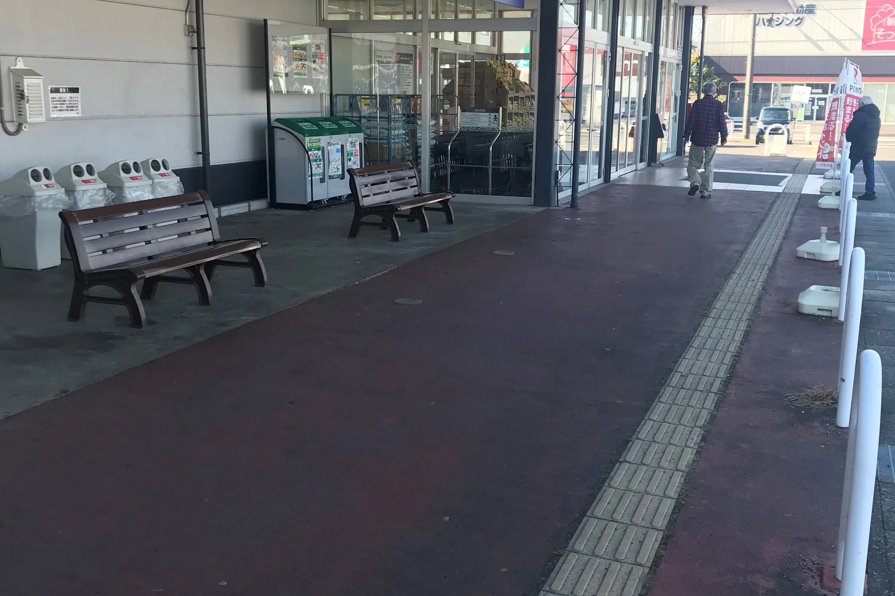 【西友 多治見店】屋外軒先 プロモーション用途やキッチンカー、物販、食物販のポップアップストアに最適なスーパー屋外軒先の催事イベントスペース