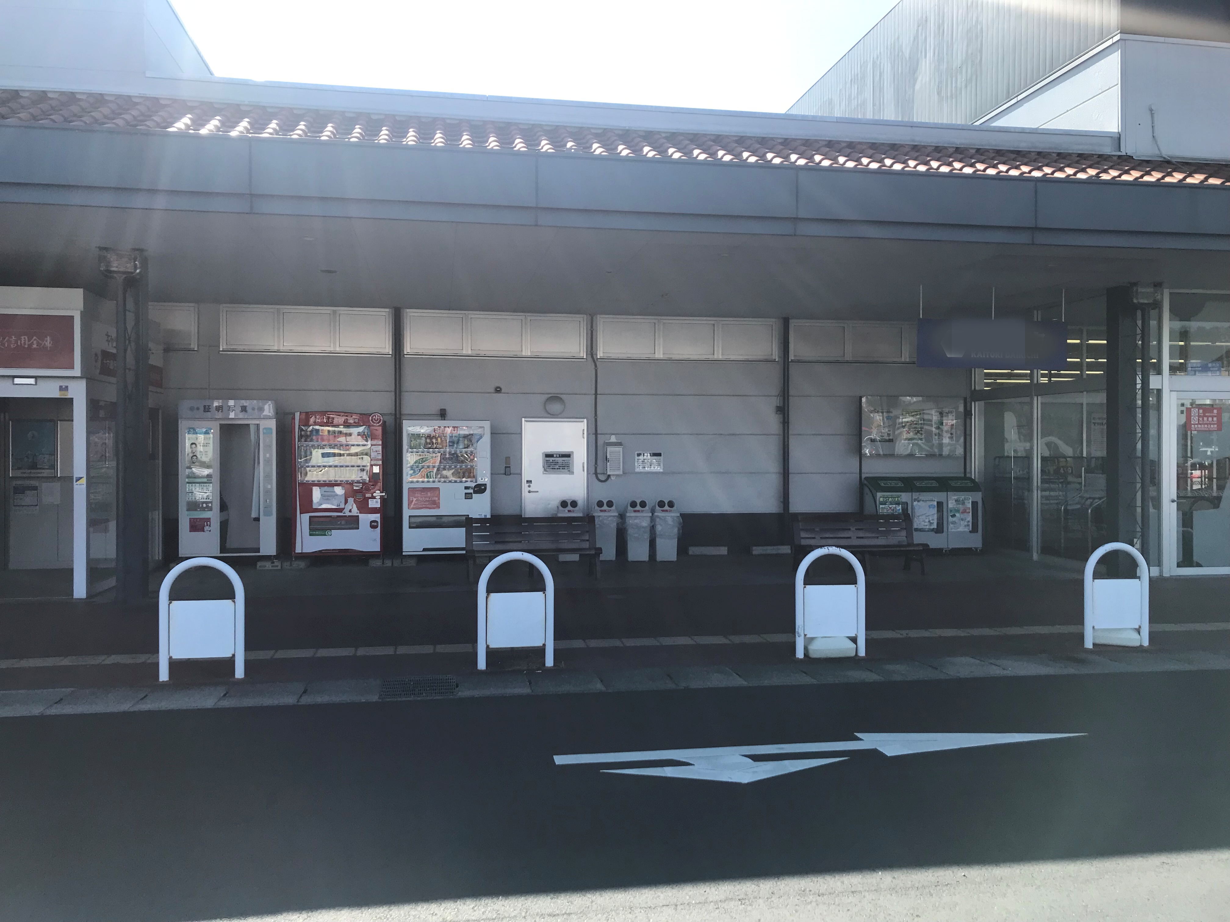 【西友　多治見店】屋外軒先　プロモーション用途やキッチンカー、物販、食物販のポップアップストアに最適なスーパー屋外軒先の催事イベントスペース