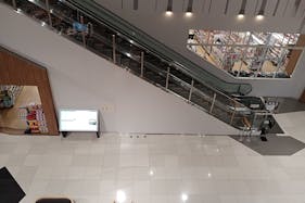 【イオンモール木更津】1F A2入口エスカレーター前