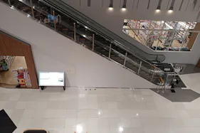 【イオンモール木更津】1F A2入口エスカレーター前