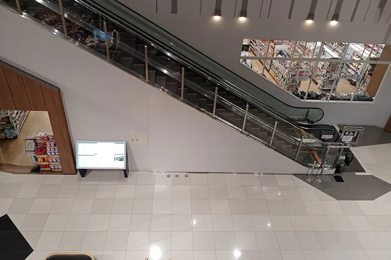 【イオンモール木更津】1F A2入口エスカレーター前の画像2